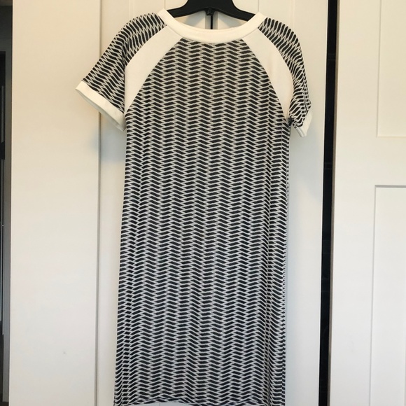 Boohoo T-Shirt Dress - Picture 2 of 3
